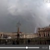 VIDEO: NUBIFRAGIO E TROMBA D’ARIA SU ROMA, FULMINI A SAN PIETRO