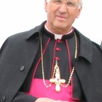 Sticky: Ecco cosa pensa il vescovo Molinari dei 20.000 di L’Aquila chiama Italia
