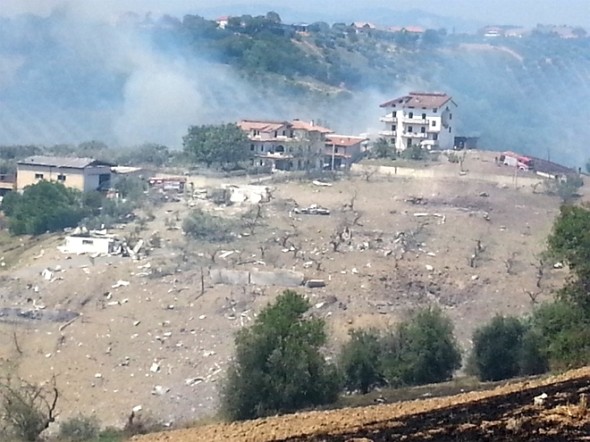 la collina rasa al suolo dall'esplosione