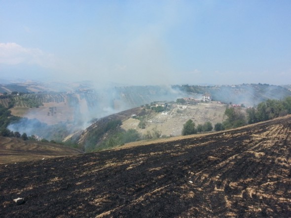 gli effetti dell'incendio che è seguito all'esplosione